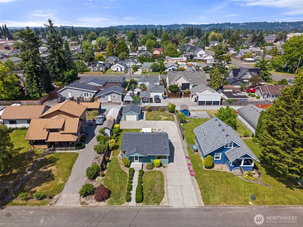 919 6th Avenue SW Puyallup WA 98371