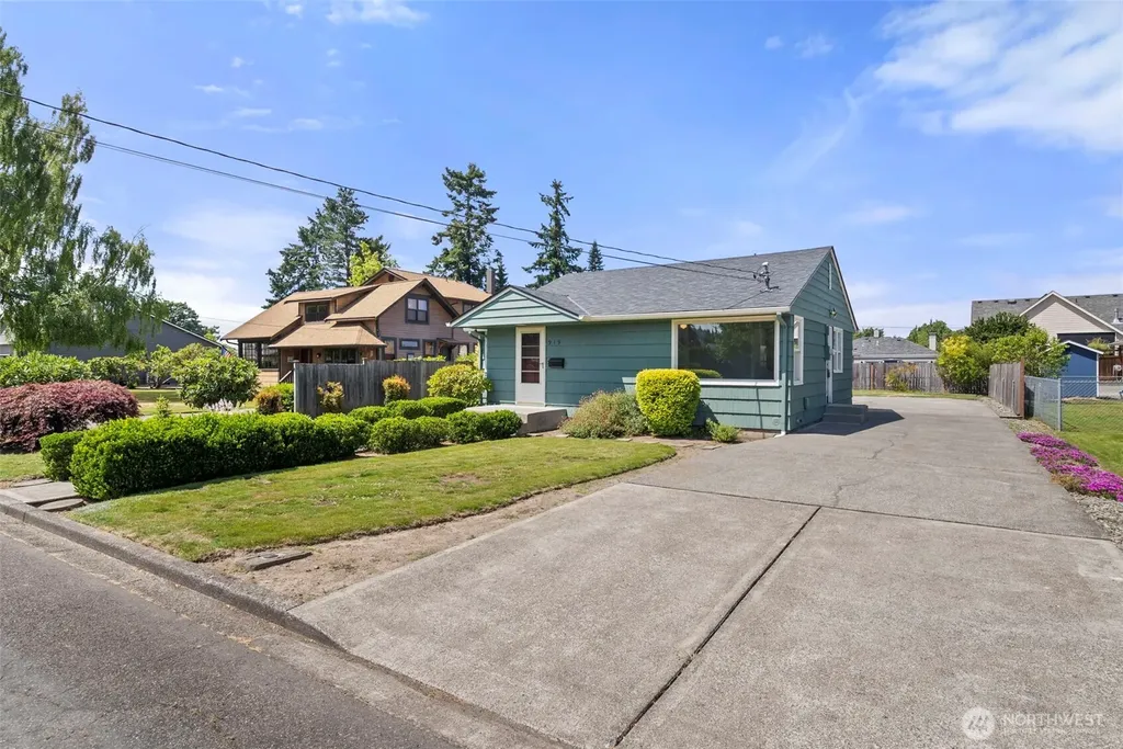 919 6th Avenue SW Puyallup WA 98371