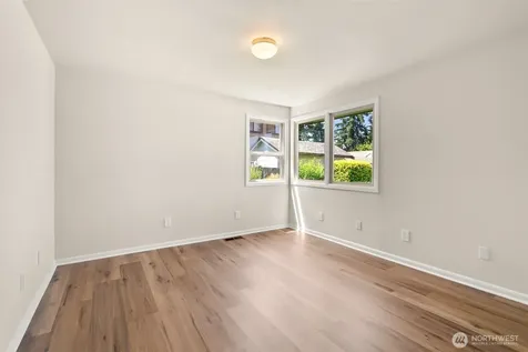 919 6th Avenue SW Puyallup WA 98371