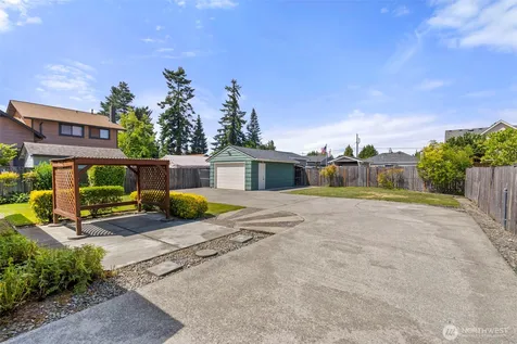 919 6th Avenue SW Puyallup WA 98371