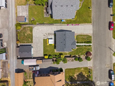 919 6th Avenue SW Puyallup WA 98371