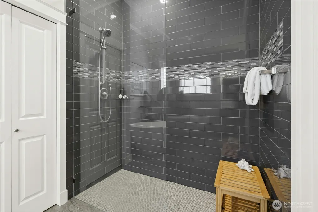 2585 20th Avenue NE Issaquah WA 98029