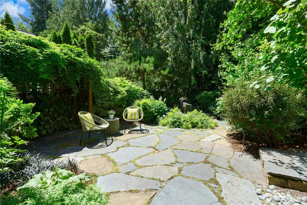 2585 20th Avenue NE Issaquah WA 98029