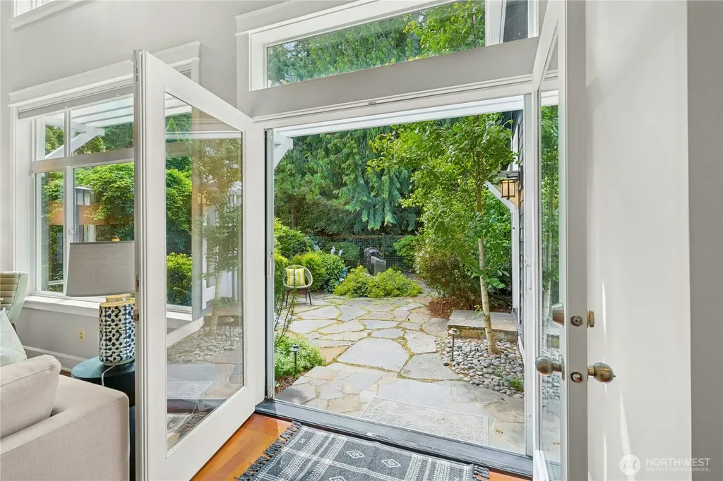 2585 20th Avenue NE Issaquah WA 98029