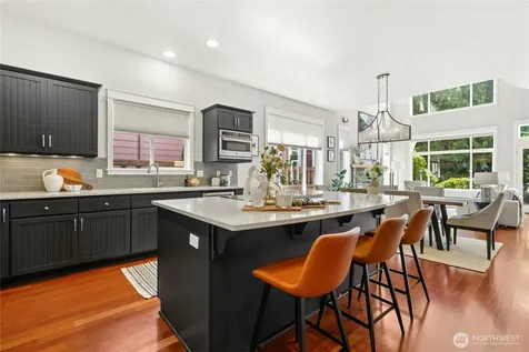 2585 20th Avenue NE Issaquah WA 98029