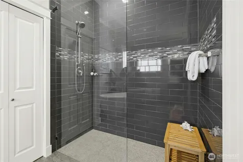 2585 20th Avenue NE Issaquah WA 98029