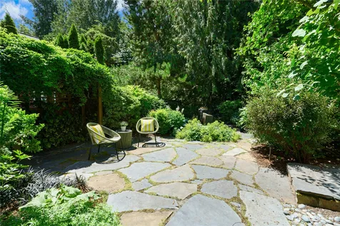 2585 20th Avenue NE Issaquah WA 98029