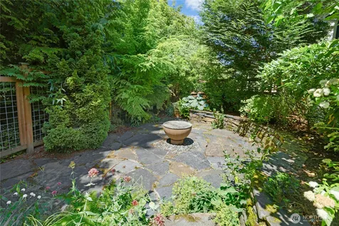 2585 20th Avenue NE Issaquah WA 98029