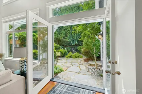 2585 20th Avenue NE Issaquah WA 98029