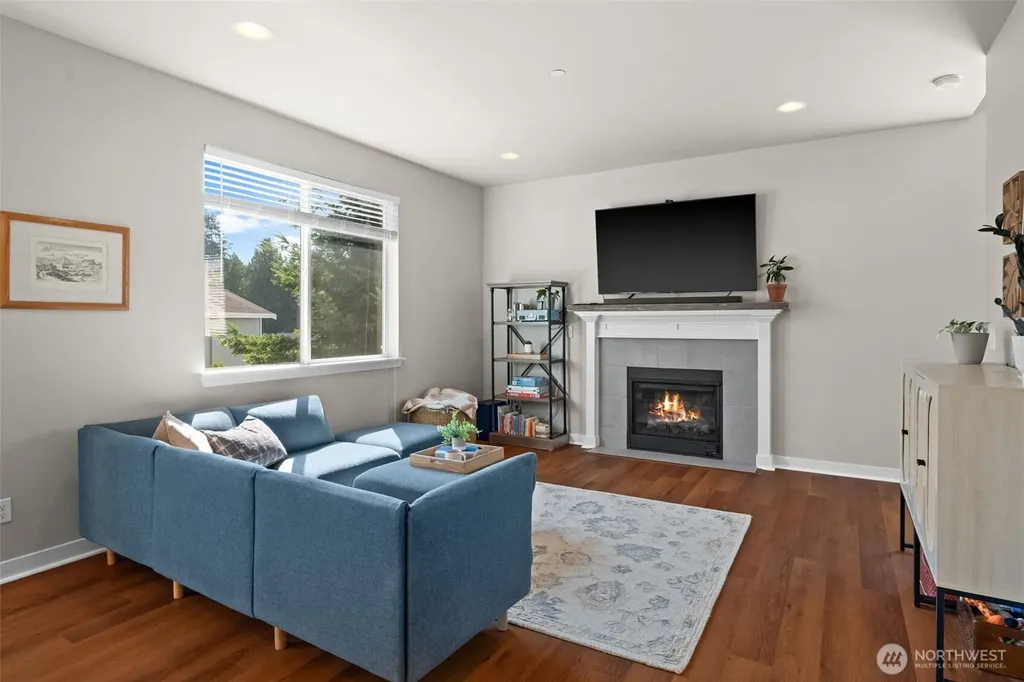 736 Freedom Court SE Port Orchard WA 98366