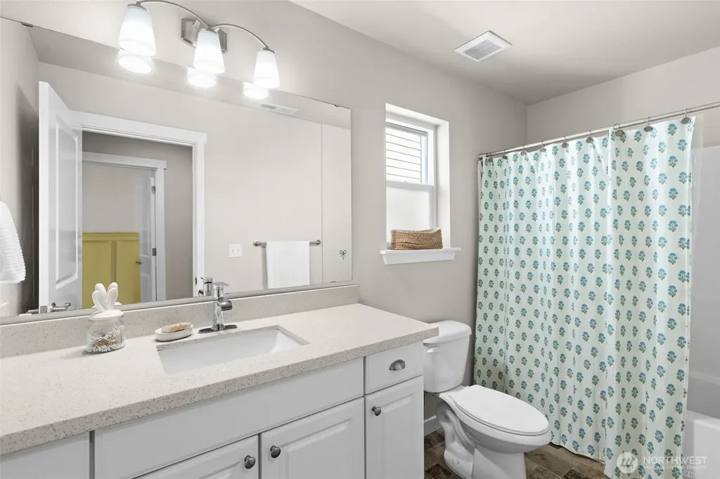 736 Freedom Court SE Port Orchard WA 98366
