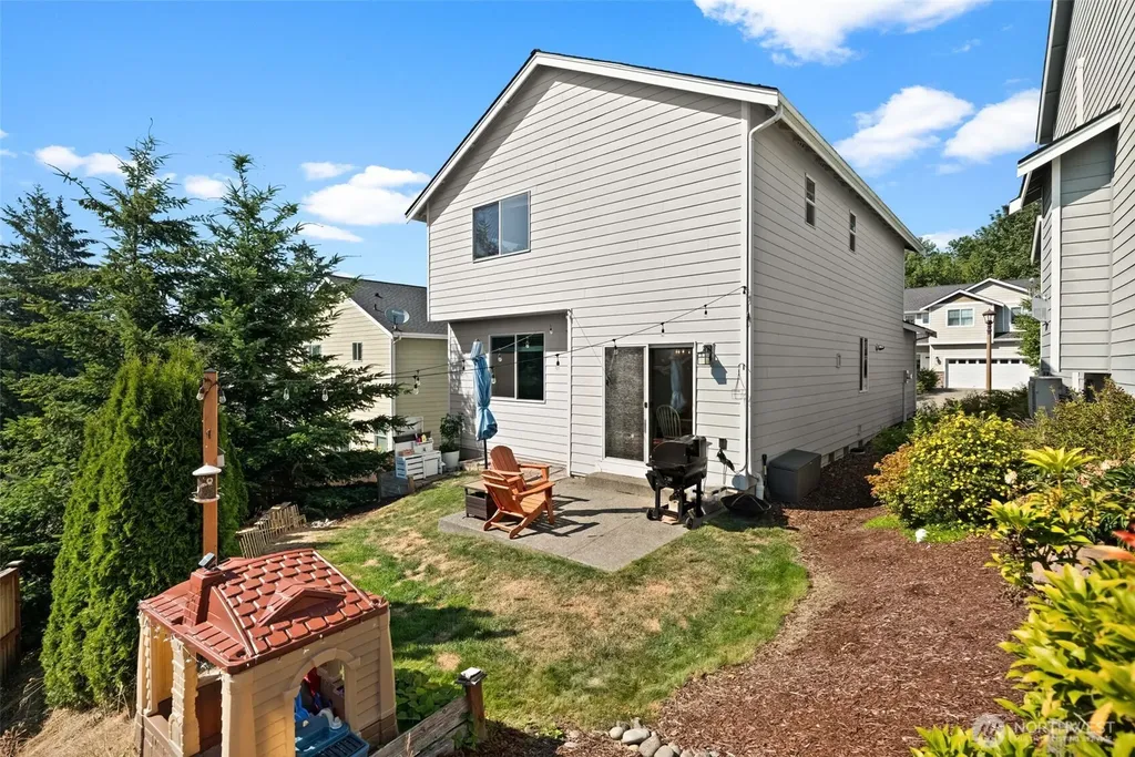 736 Freedom Court SE Port Orchard WA 98366