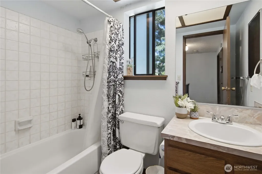3706 S 255th Place Kent WA 98032