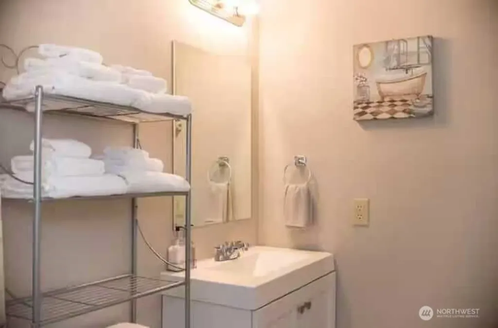 3706 S 255th Place Kent WA 98032