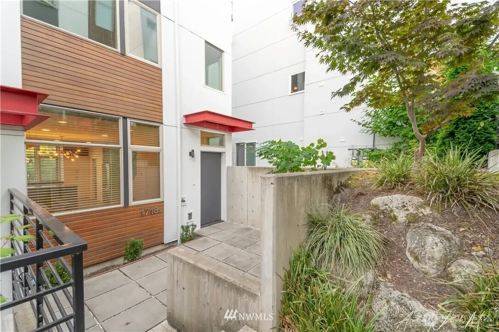 1718 27th Avenue Seattle WA 98122