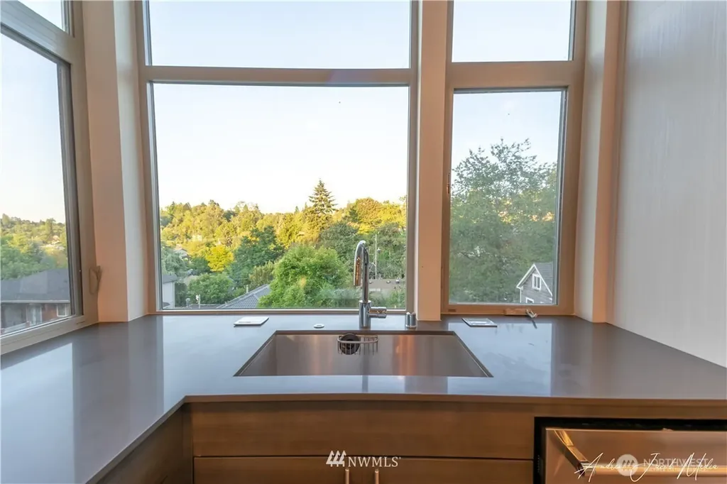 1718 27th Avenue Seattle WA 98122