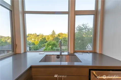 1718 27th Avenue Seattle WA 98122