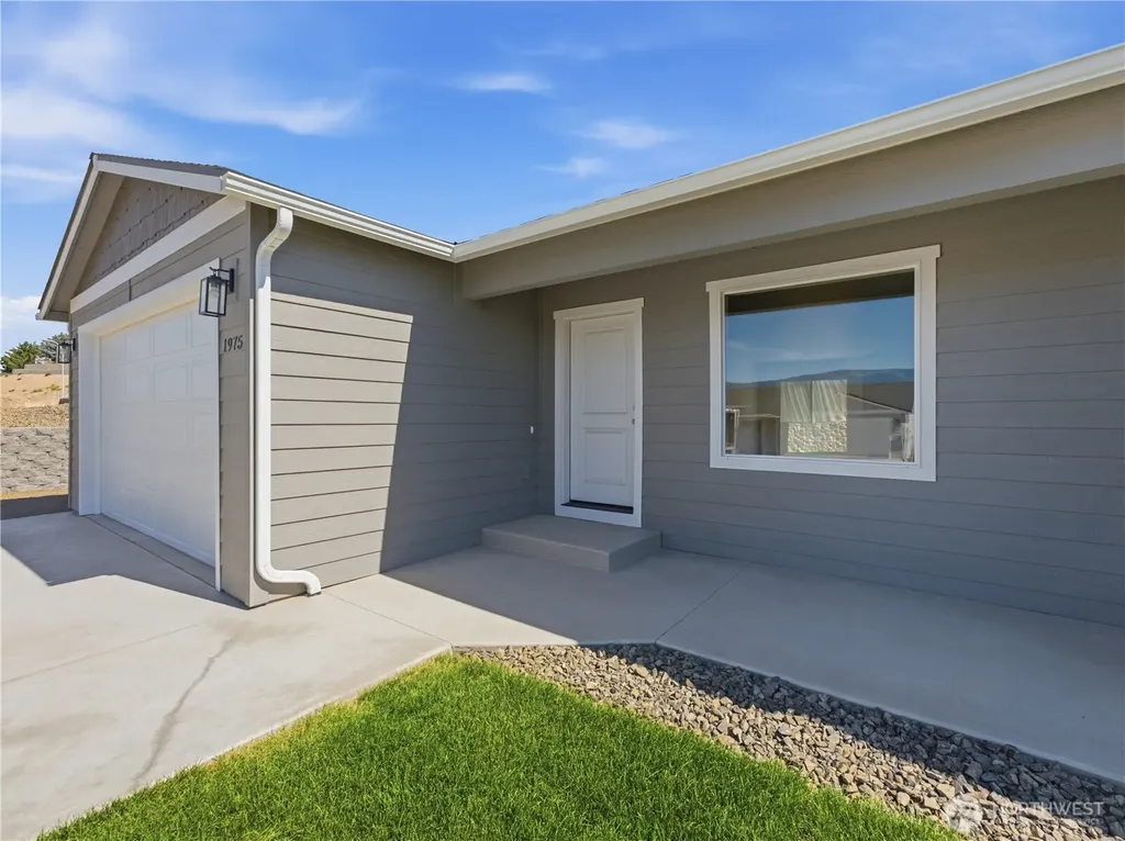 1975 N May Court East Wenatchee WA 98802