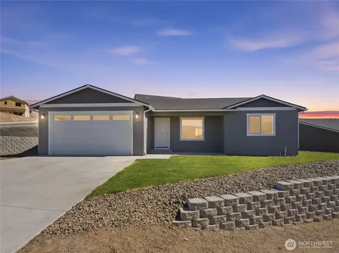 1975 N May Court East Wenatchee WA 98802