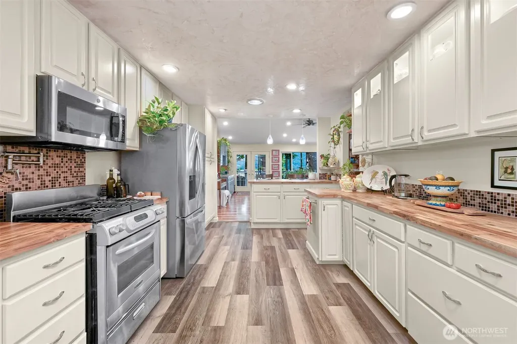 2 Longshore Lane Bellingham WA 98229