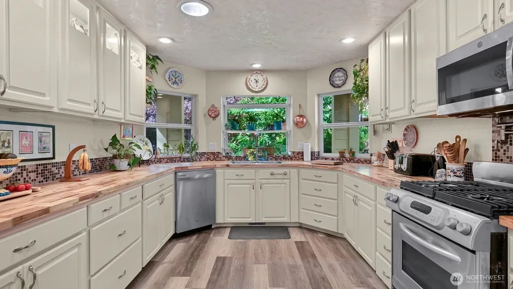 2 Longshore Lane Bellingham WA 98229