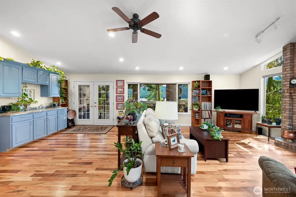 2 Longshore Lane Bellingham WA 98229