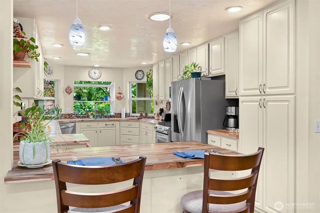 2 Longshore Lane Bellingham WA 98229