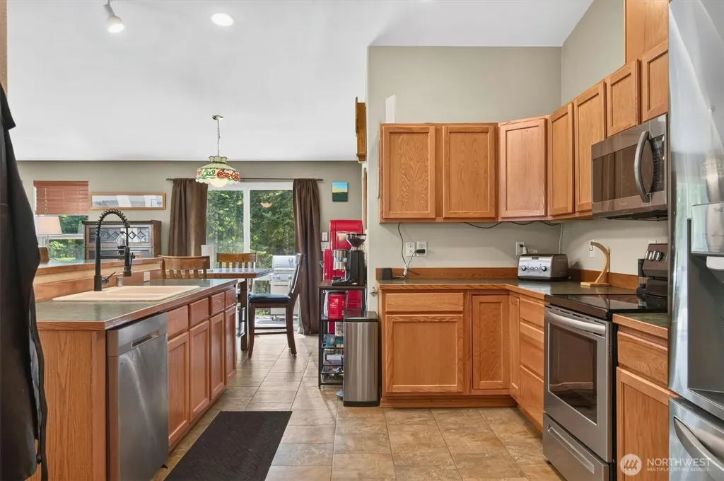 937 Germany Creek Longview WA 98632