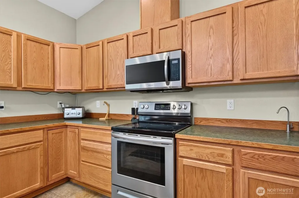 937 Germany Creek Longview WA 98632