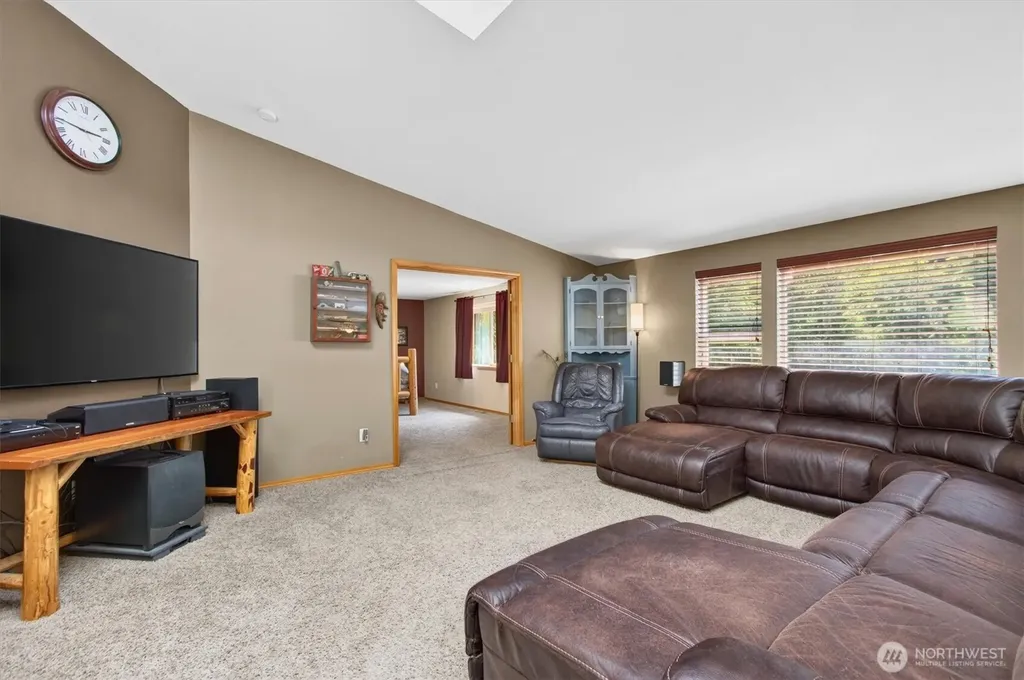 937 Germany Creek Longview WA 98632