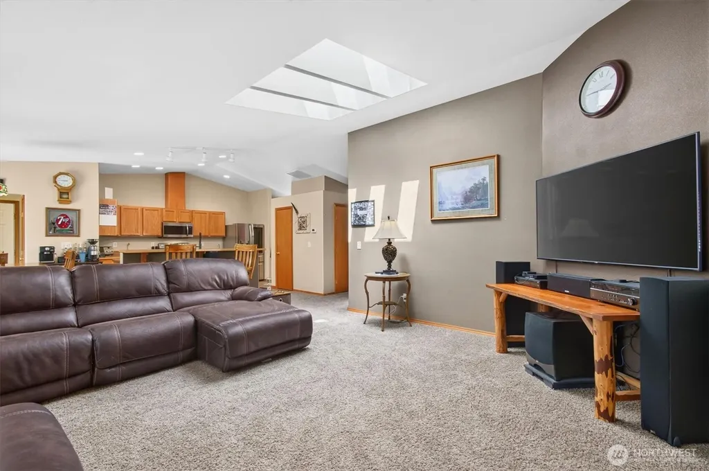 937 Germany Creek Longview WA 98632