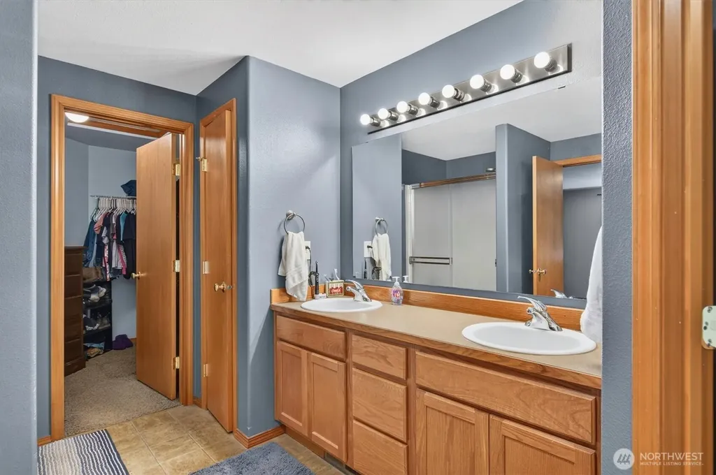 937 Germany Creek Longview WA 98632