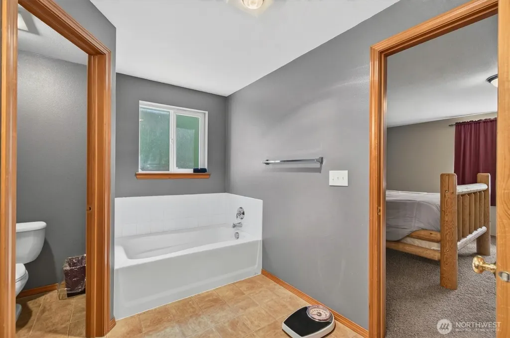 937 Germany Creek Longview WA 98632