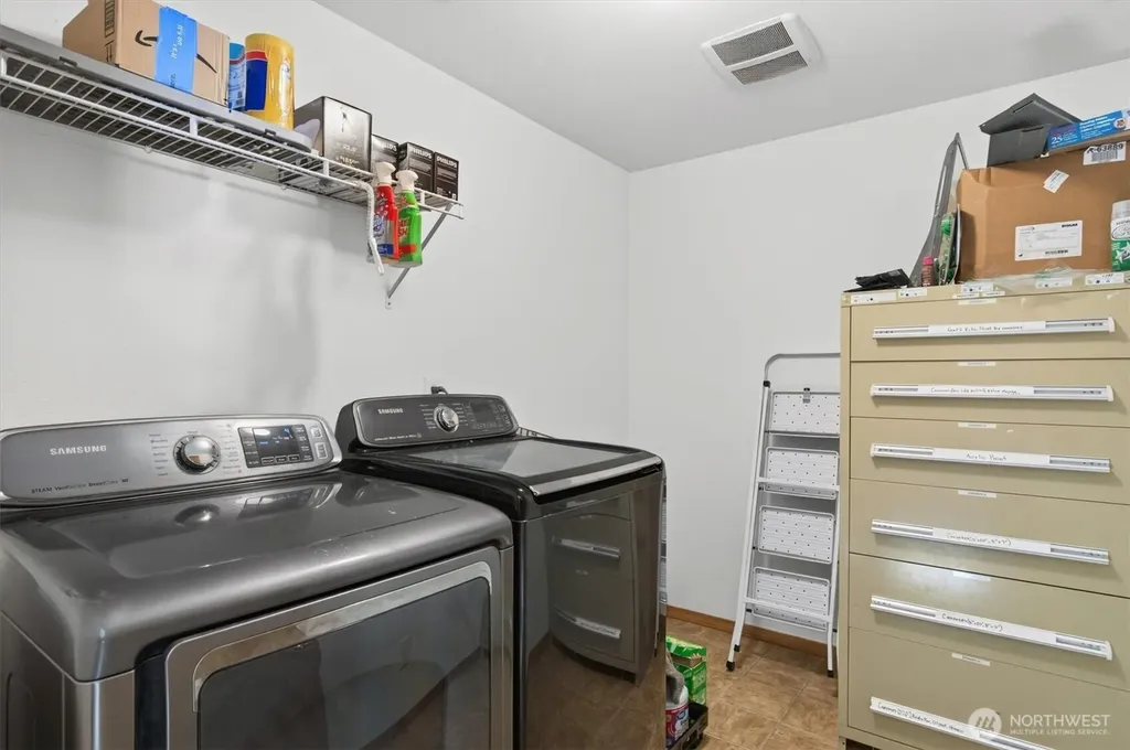 937 Germany Creek Longview WA 98632