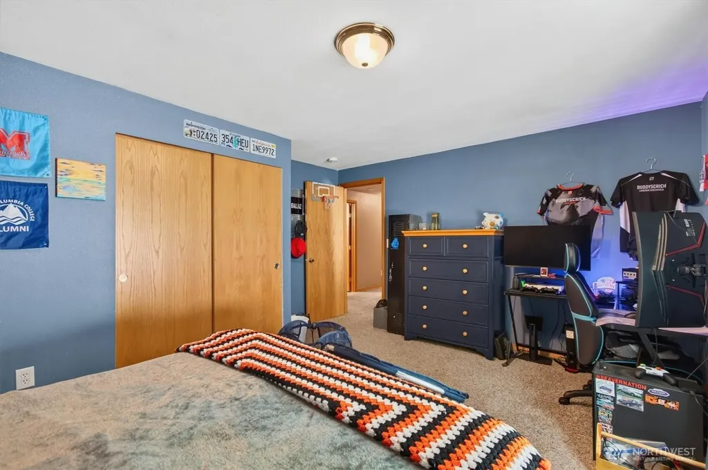 937 Germany Creek Longview WA 98632