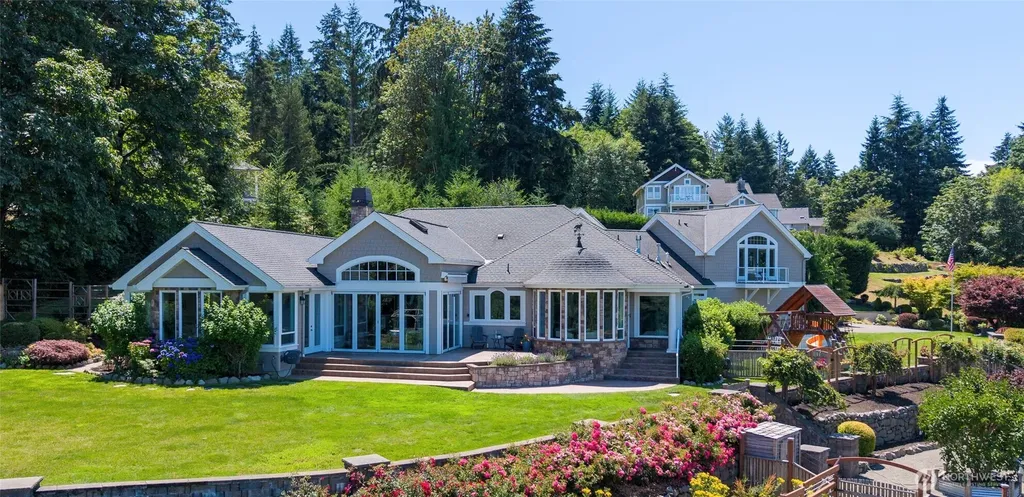 409 3rd Lane Fox Island WA 98333