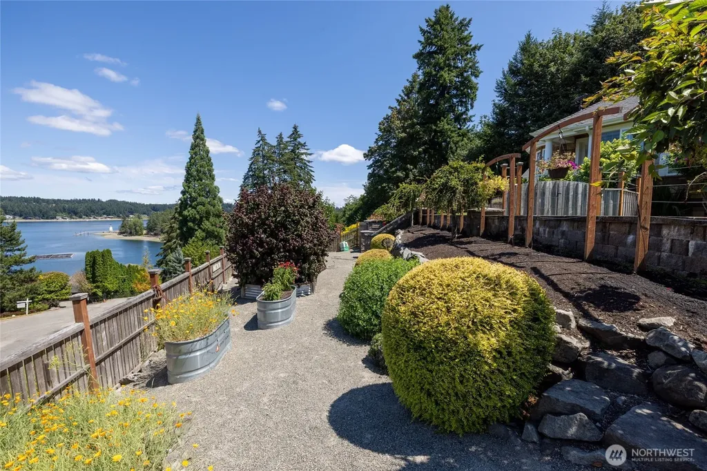 409 3rd Lane Fox Island WA 98333
