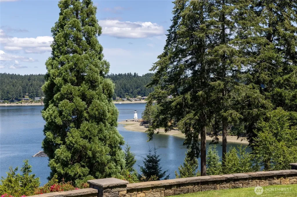 409 3rd Lane Fox Island WA 98333