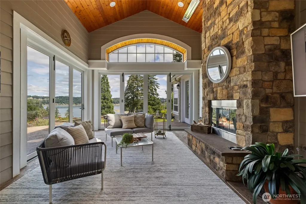409 3rd Lane Fox Island WA 98333