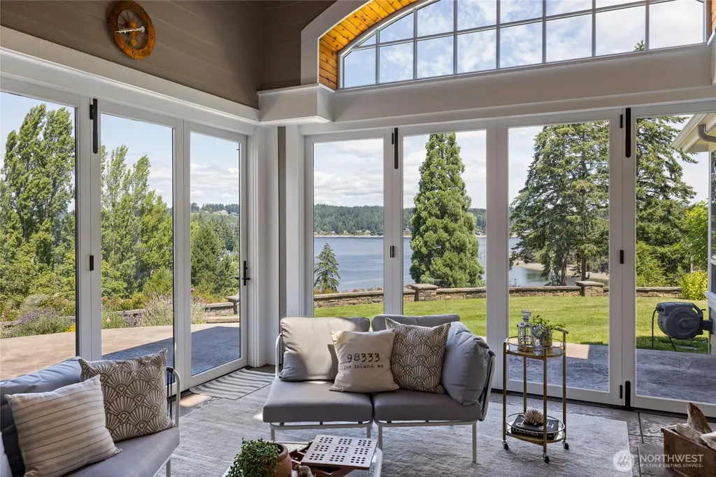409 3rd Lane Fox Island WA 98333