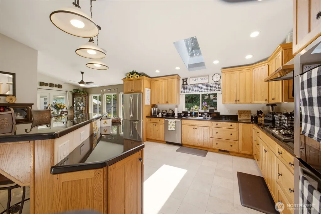 6106 Hillcrest Drive SW Lakewood WA 98499