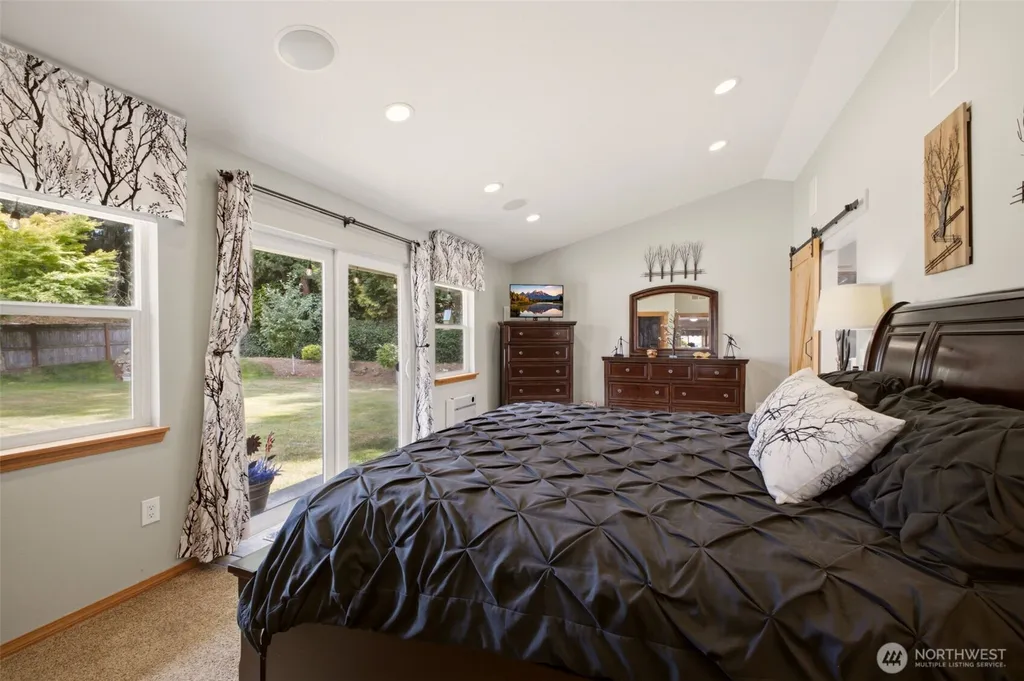 6106 Hillcrest Drive SW Lakewood WA 98499