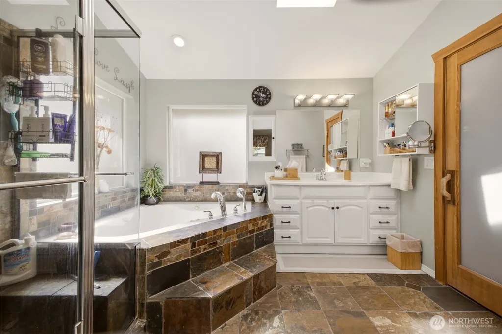 6106 Hillcrest Drive SW Lakewood WA 98499