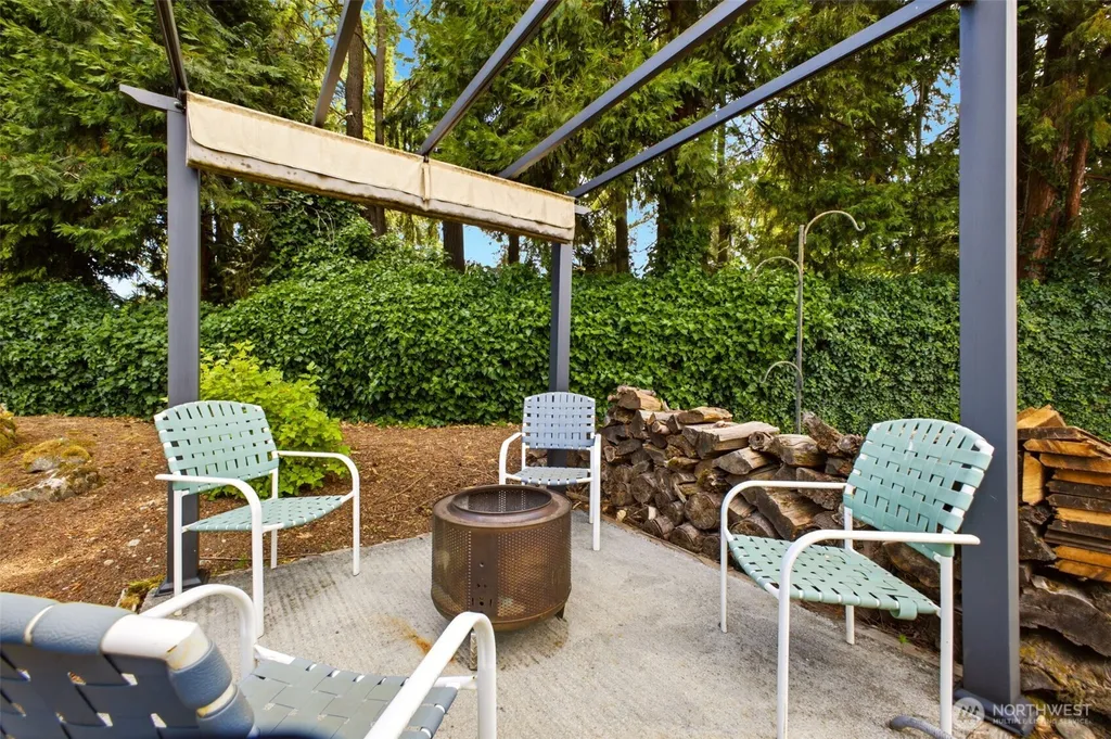 6106 Hillcrest Drive SW Lakewood WA 98499