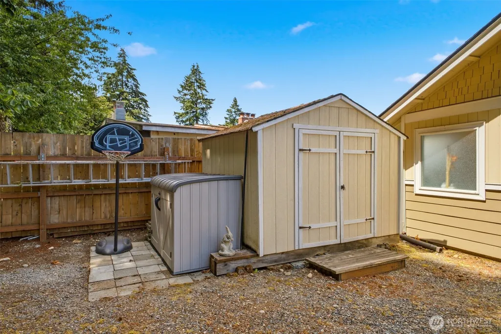 6106 Hillcrest Drive SW Lakewood WA 98499