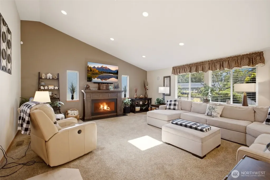 6106 Hillcrest Drive SW Lakewood WA 98499