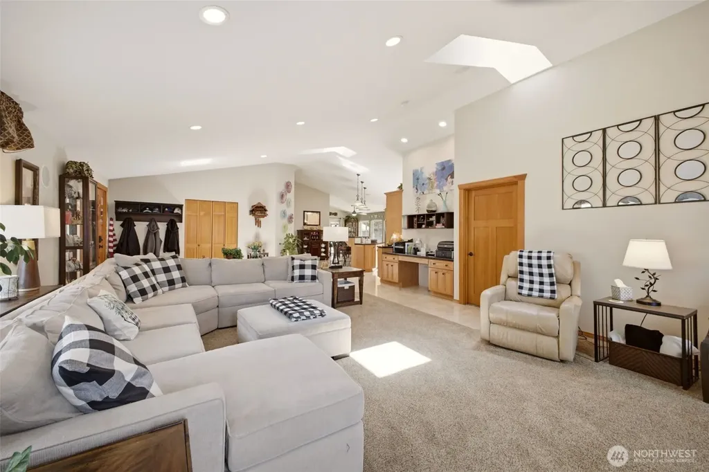 6106 Hillcrest Drive SW Lakewood WA 98499