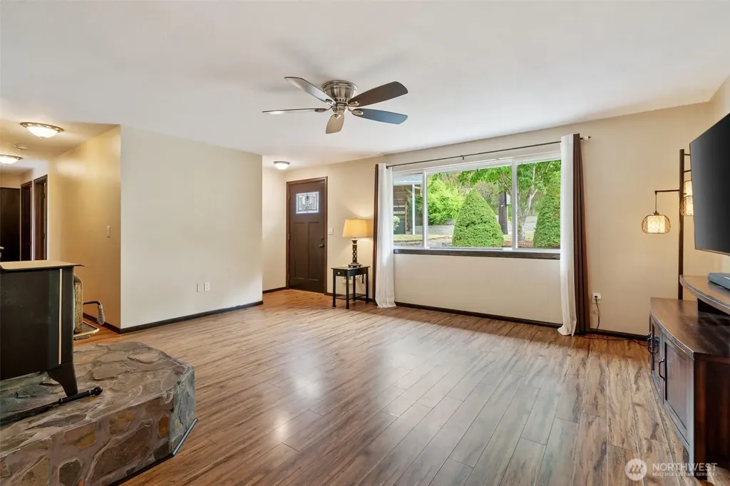 1190 E Daniels Road Shelton WA 98584