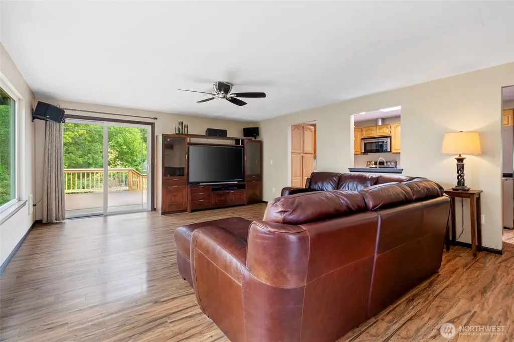 1190 E Daniels Road Shelton WA 98584