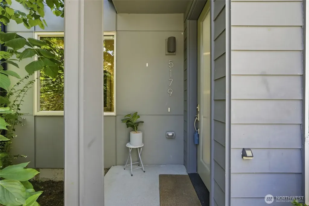 5179 42nd Avenue S Seattle WA 98118